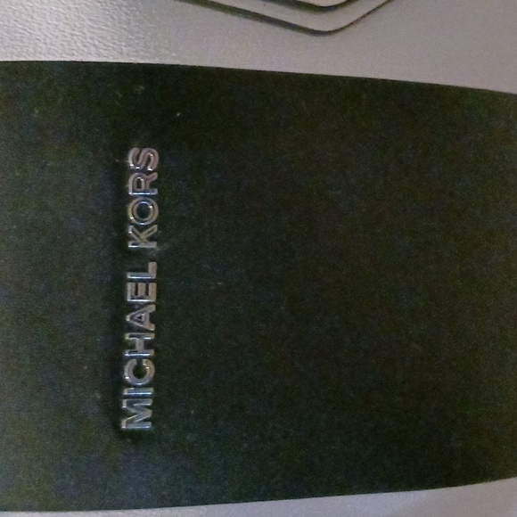 Michael Kors purse - Picture 1 of 4